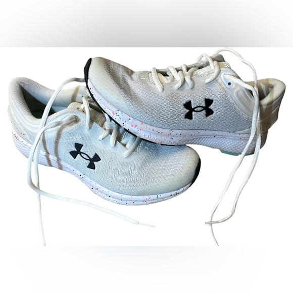 Women’s Under Armour charged escape 3 sneakers - Picture 2 of 8